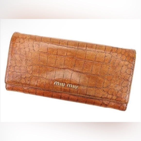 Miu Miu Tan Croc-Embossed Wallet - Picture 1 of 8